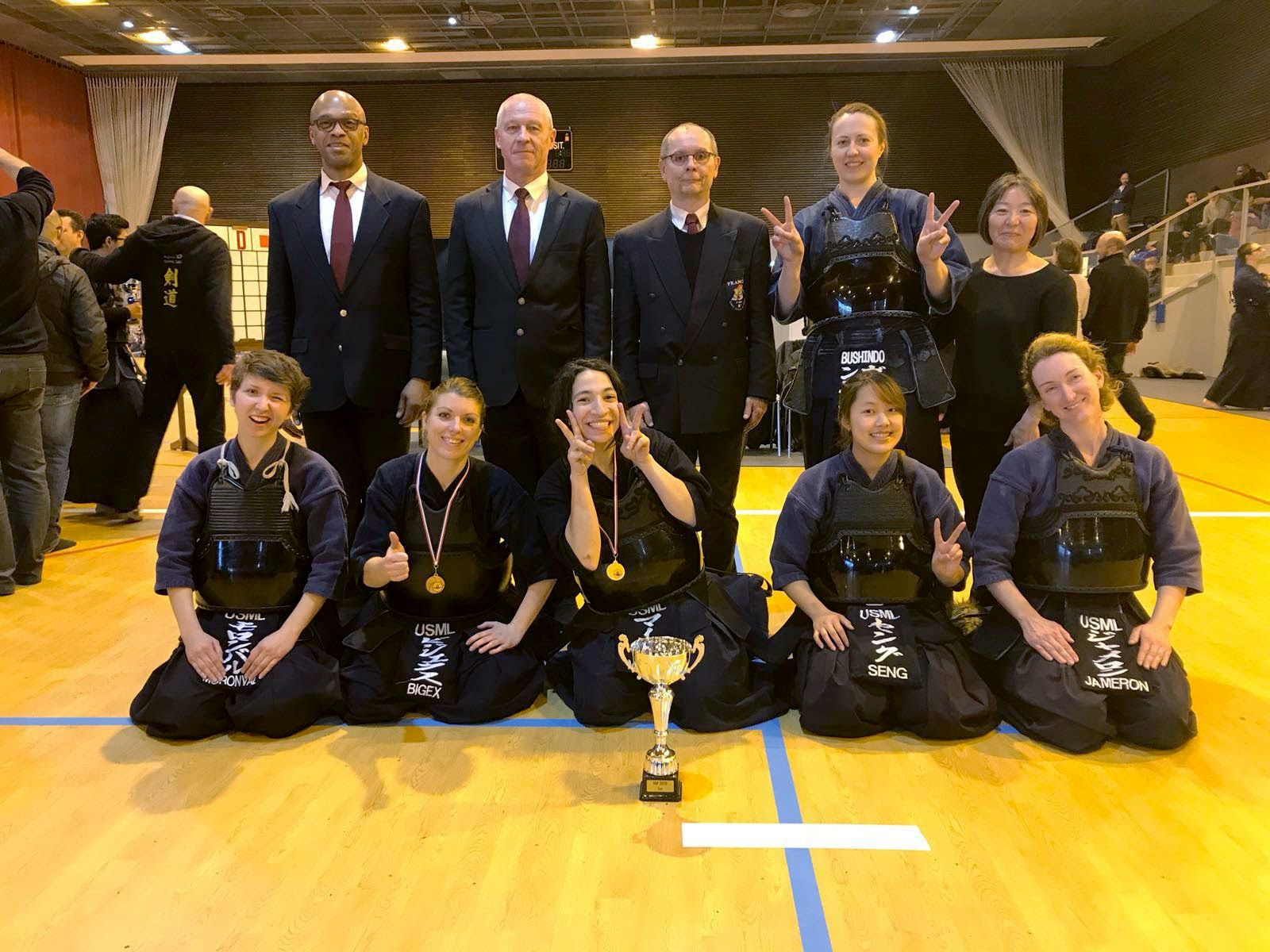 Les filles au Kendo accompagnés des sensei